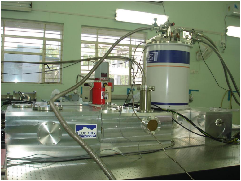 Figure 7: Experimental set-up for IR-FEL and laboratory source based frequency domain spectroscopy studies at low temperatures and in high magneic fields.